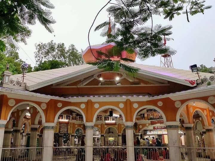 Bala Hanuman Temple near Ranmai Lake holds a continuous chanting record since 1964, listed in Guinness. Bholeshwar Mahadev Temple hosts an annual fair on Shravani Amas. Hindu fairs are also held on dried river banks near Bohra Hajira in Shravana. (Image source: Instagram/ bhagva_rang_hindu)