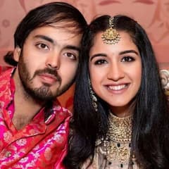 अनंत-राधिका के प्री वेडिंग जश्न में चार-चांद लगाने जामनगर पहुंचे दिलजीत दोसांझ, रेड पगड़ी और व्हाइट कुर्ते में लगे डैपर