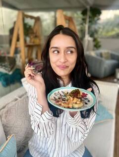 खाने की शौकीन Shraddha Kapoor कैसे रखती हैं खुद को फिट? जानें उनका डाइट प्लान और फिटनेस टिप्स