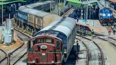 ट्रेन में चढ़ने से पहले फोन में डाउनलोड कर लें ये रेलवे का ये ऐप, हर चीज में आएगा काम