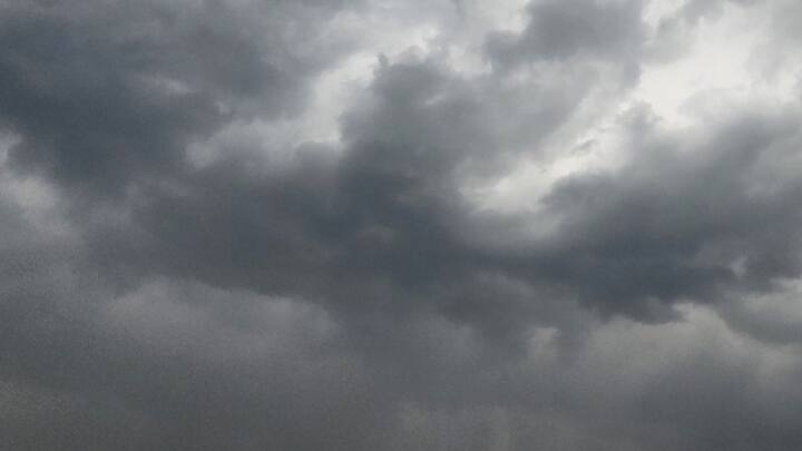 अगर आप घर से बाहर निकलने की योजना बना रहे हैं तो अपने सबसे पसंदीदा एबीपी लाइव की वेबसाइट पर आज के मौसम और ट्रैफिक का हाल जानकर ही घर से बाहर निकलें.