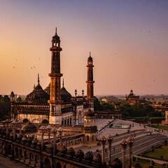 लखनऊ जाएं तो गलती से भी खाना न भूलें ये लज़ीज़ पकवान, वरना पछताएंगे