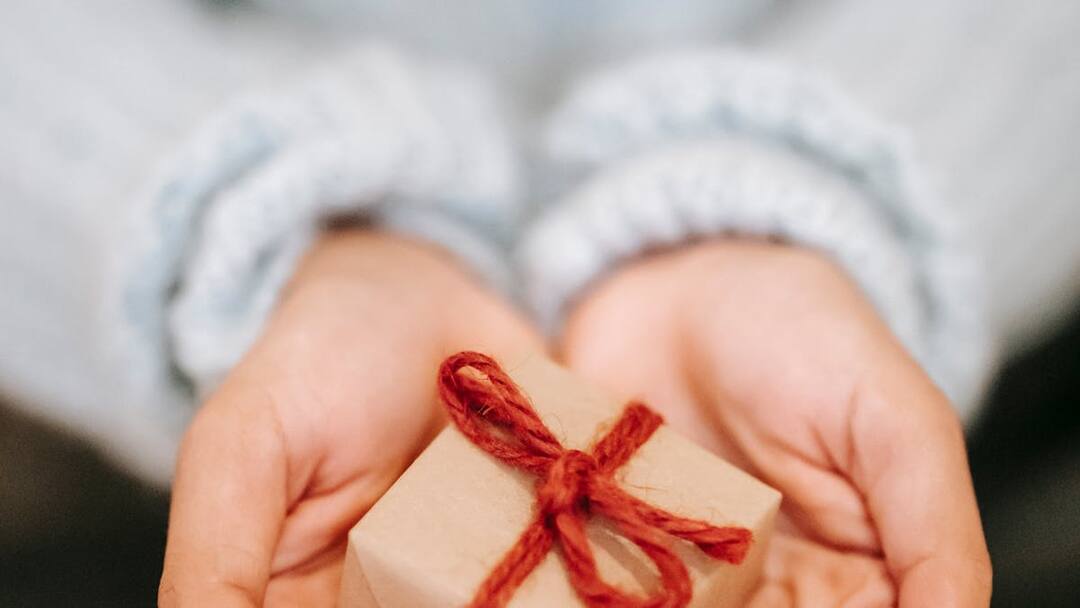 International Womens Day 2024 Gift Ideas for Women Womens Day 2024 Gift Ideas: మీ జీవితంలో ‘ఆమె’ చాలా స్పెషలా? ‘ఉమెన్స్ డే’కి ఈ గిఫ్ట్స్ ఇవ్వండి