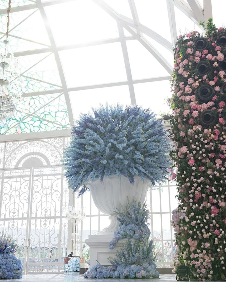 Malhotra took a soul-stirring trip to Jamnagar and immersed himself in the spirit of the energetic city. (Image Source: Instagram/Manish Malhotra)