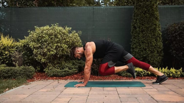 Health Tips five morning stretching exercises to stay fit and healthy full body flexibility routine for beginner marathi news Health Tips : सकाळी लवकर उठल्यानंतर 'हे' 5 सकाळचे स्ट्रेचिंग व्यायाम करा; नेहमी निरोगी राहाल