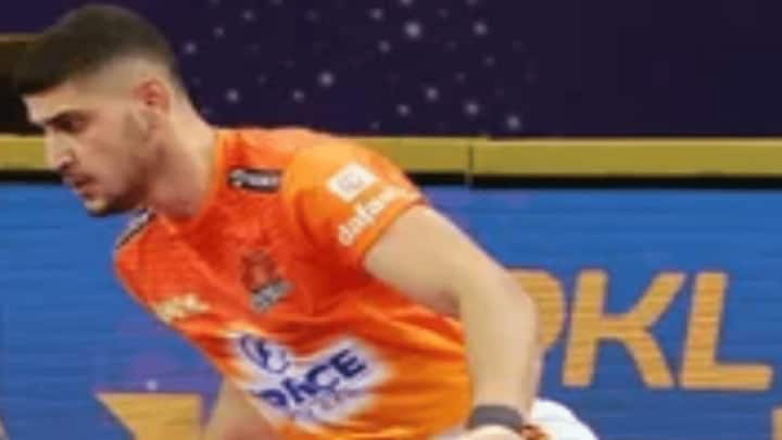 1. Mohammadreza Chiyaneh Shadloui (Puneri Paltan) - 97 points in 23 matches