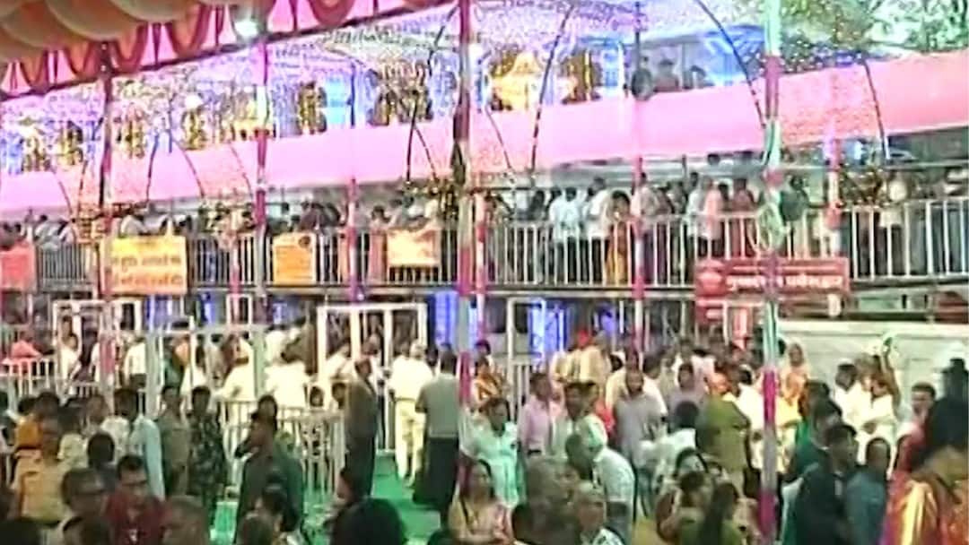 Anganewadi Yatra : कोकणातील प्रसिद्ध आंगणेवाडीची यात्रेला सुरुवात, मुख्यमंत्री एकनाथ शिंदे हजेरी लावणार Anganewadi Yatra started from today 2 march Bharadi Devi Yatra Sindhudurg Cm Eknath Shinde maharashtra marathi news Anganewadi Yatra : कोकणातील प्रसिद्ध आंगणेवाडीची यात्रेला सुरुवात, मुख्यमंत्री एकनाथ शिंदे हजेरी लावणार