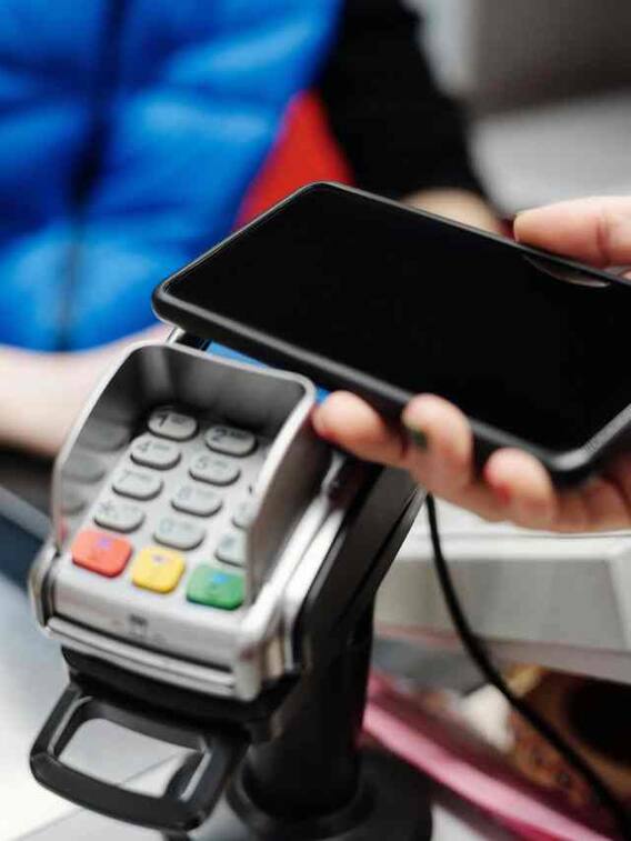 एक दिन में UPI के जरिए कितना पेमेंट कर सकते हैं?