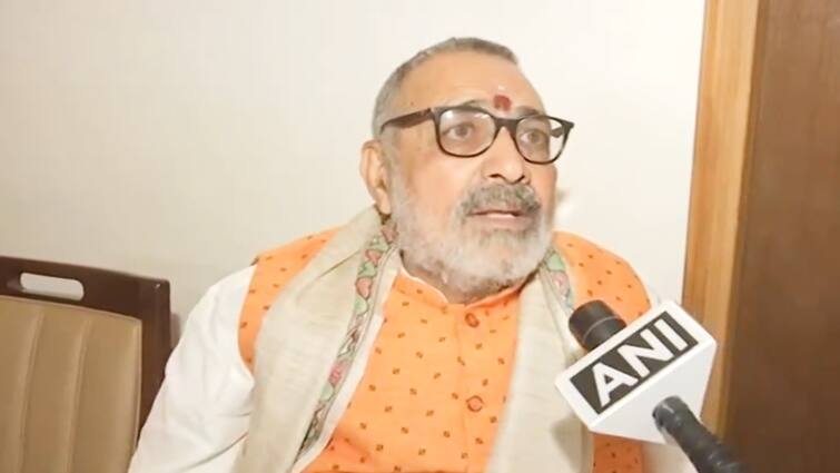 BJP leader Giriraj Singh attacked RJD leader Tejashwi Yadav Lalu Yadav and Congress Giriraj Singh: 'एक सदन में तेजस्वी तो दूसरे में राबड़ी देवी...', गिरिराज सिंह ने आरजेडी की राजनीति पर क्या कहा?