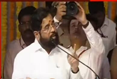 Baramati Eknath Shinde : 'आमचं सरकार राजकारण विरहित'; सुप्रिया सुळे, शरद पवार मंचावर असतांना मुख्यमंत्री थेटच बोलले Baramati Eknath Shinde statement On unemployment In maharastra and baramati development models namo rojgar Melawa baramati Baramati Eknath Shinde : 'आमचं सरकार राजकारण विरहित'; सुप्रिया सुळे, शरद पवार मंचावर असतांना मुख्यमंत्री थेटच बोलले