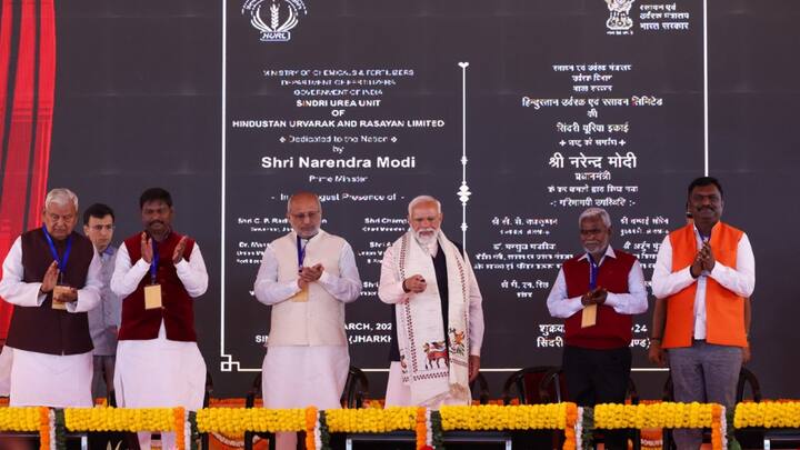 The prime minister also unveiled development projects worth over Rs 7200 crore in Hoogly district's Arambagh on Friday. (Source: PTI)