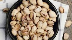 Pistachios Health Benefits: डायबिटीज और हार्ट के मरीज को एक दिन में कितने पिस्ता बादाम खाने चाहिए?