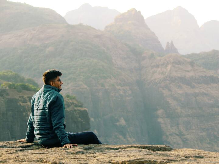 Tech-free breaks: Schedule certain times to disengage from technology and practice mindfulness activities throughout the day. Whether it's a quick walk outside or a few minutes of deep breathing, these tech-free breaks provide a haven from digital distractions, boosting mental clarity and renewal. (Image source: getty images)