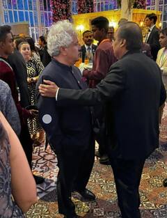 बेटे के प्री वेडिंग में मेहमानवाजी करते दिखे मुकेश अंबानी, Anant-Radhika की कॉकटेल पार्टी की इनसाइड तस्वीरें आई सामने