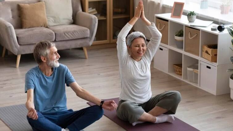 Health Tips best yoga pose for elders to stay healthy and joint pain relief yoga asana marathi news Health Tips : वयाच्या साठीतही सांधे आणि स्नायूंचं दुखणं दूर राहील; 'ही' योगासनं रोज काही मिनिटं करा