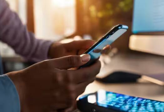 UPI ਲਾਈਟ ਦੀ ਵਰਤੋਂ ਕਰਕੇ ਭੁਗਤਾਨ ਸੰਬੰਧੀ ਸਮੱਸਿਆਵਾਂ ਤੋਂ ਵੀ ਬਚਿਆ ਜਾ ਸਕਦਾ ਹੈ। ਹਾਲਾਂਕਿ, ਇਹ ਸਿਰਫ 4000 ਰੁਪਏ ਤੱਕ ਦੇ ਭੁਗਤਾਨ ਲਈ ਚੰਗਾ ਹੈ। ਇਸ ਵਿੱਚ ਇੰਟਰਨੈੱਟ ਦੀ ਕੋਈ ਭੂਮਿਕਾ ਨਹੀਂ ਹੈ ਅਤੇ ਨਾ ਹੀ ਬੈਂਕ ਦੇ ਸਰਵਰ ਵਿੱਚ ਕੋਈ ਸਮੱਸਿਆ ਹੋਵੇਗੀ।