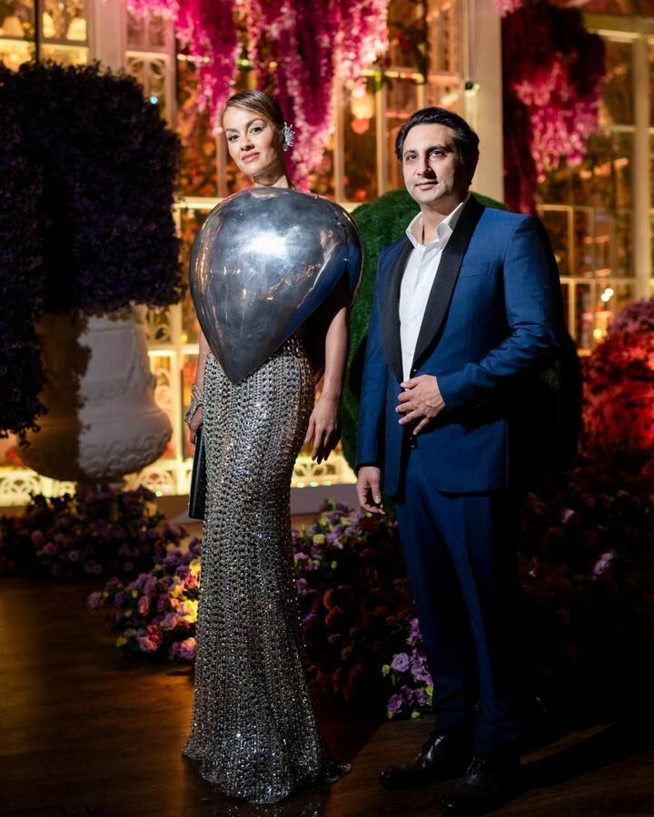 Natasha Poonawalla stuns in sustainable fashion at the grand pre-wedding event in Jamnagar. Opting for a statement silver dome and a stunning skirt from Manish Malhotra, her look embodies elegance and sustainability. (Image source: Manav Manglani)