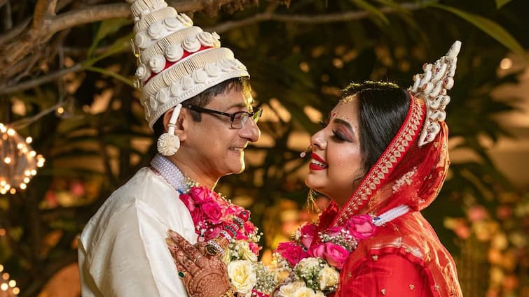 Kanchan Mallick and Sreemoyee Chottoraj Got married in bengali ritual on Saturday know what they did in Bashor Ghor Kanchan-Sreemoyee Marriage: প্রথা মেনে বিয়ে-সিঁদুরদান.. বাসরে কাঞ্চনকে কোলে তুলে নিয়েছিলেন শ্রীময়ী!