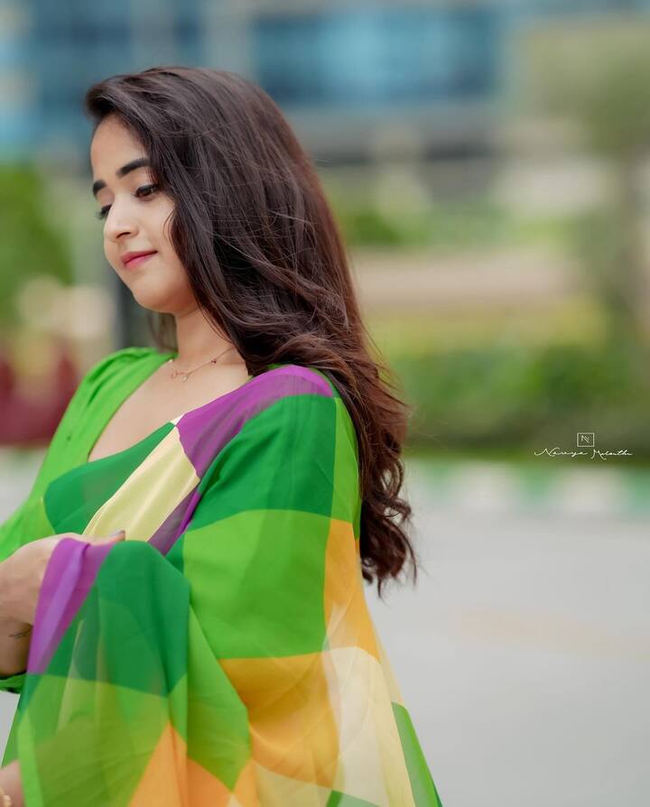 దీప్తి సునయన పలు వీడియో సాంగ్స్ చేస్తూ.. ప్రస్తుతం బిజీగా ఉంది. కెరీర్ను నచ్చినట్లు తీసుకెళ్తూ.. వాటికి సంబంధించిన అప్డేట్స్ సోషల్ మీడియాలో ఇస్తూ ఉంటుంది.(Images Source : Instagram/deepthi_sunaina)
