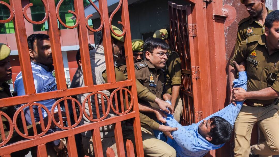 UP Govt Cancels RO, ARO Exam Over Paper Leak, CM Yogi Orders Retest Within 6 Months, Two Arrested UP RO/ARO Exam Over Paper Leak Case Two Arrested UP CM Yogi Adityanath UPPSC UP's Special Task Force UP Government UP Govt Cancels RO, ARO Exam Over Paper Leak, CM Yogi Orders Retest Within 6 Months, Two Arrested