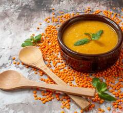 उबालते टाइम या फिर फ्राई करते वक्त... दाल में हल्दी कब डालनी चाहिए?