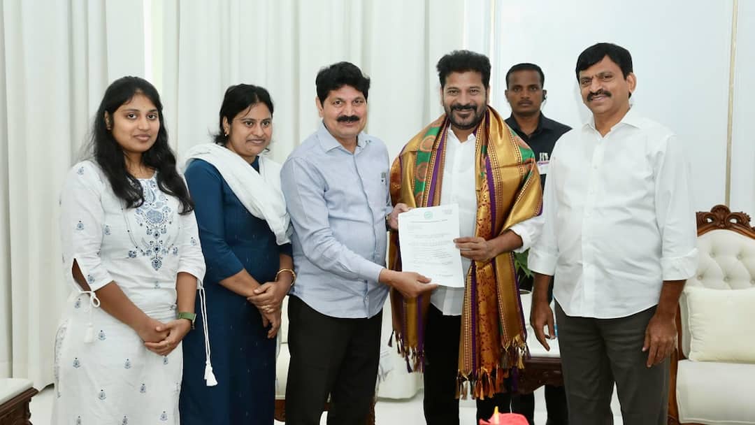 Revanth Reddy: సీఎం రేవంత్ను కలిసిన బీఆర్ఎస్ ఎమ్మెల్యే - పొంగులేటితో కలిసి రెండోసారి mla tellam venkata rao meets chief minister Revanth reddy for second time Revanth Reddy: సీఎం రేవంత్ను కలిసిన బీఆర్ఎస్ ఎమ్మెల్యే - పొంగులేటితో కలిసి రెండోసారి