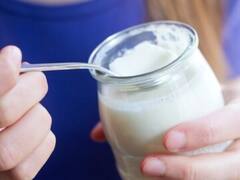 अगर दही जमाते टाइम ये काम कर लिया तो गर्मी में भी खट्टा नहीं होगा दही