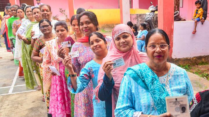 Elections 2024: If you missed voter card  at home during reach at poll booth know what is the rule Elections 2024: વોટિંગ દરમિયાન વોટર કાર્ડ ઘરે ભૂલી જાવ તો શું થાય? આ છે નિયમ