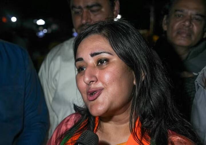 જેમાં બાંસુરી સ્વરાજને નવી દિલ્હી બેઠક પરથી ટિકિટ આપવામાં આવી છે. મીનાક્ષી લેખીને ટિકિટ કેન્સલ કરીને તક આપવામાં આવી છે.