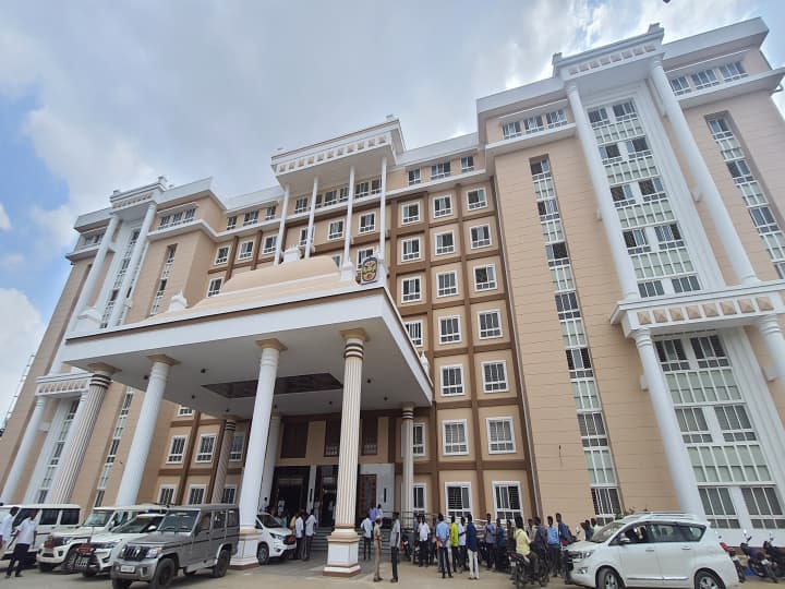 மயிலாடுதுறை ஆட்சியர் அலுவலக திறப்பு! முன்னாள் ஆட்சியருக்கு அழைப்பு விடுக்கப்படாததற்கு மக்கள் அதிருப்தி