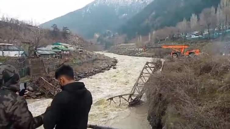 Jammu Kashmir News Baramulla Uri Old Bridge Collapsed 3 labours Died ann Jammu Kashmir: बारामूला में पुराना पुल ढहा, तीन मजदूरों की मौत, तीन लापता