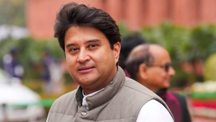 BJP Candidate List 2024 Madhya Pradesh Jyotiraditya Scindia Ticket from Guna Seat political Analysis of Constiuency BJP Candidate List 2024: बीजेपी के सिंबल पर पहली बार मैदान में होंगे ज्योतिरादित्य सिंधिया, जानें गुना सीट का सियासी गणित