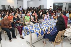 In Photo: 'बेहतर इंसान होना सच्ची सफलता', डिनर विद कलेक्टर में कोटा DM ने जाना छात्रों का हाल