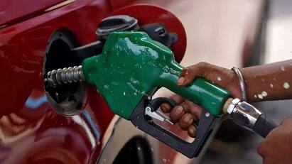petrol and diesel price chennai on march 3rd 2024 know full details Petrol Diesel Price Today: வாகன ஓட்டிகளே.. சென்னையில் இன்றைய பெட்ரோல், டீசல் விலை நிலவரம் என்ன?