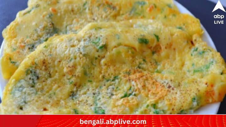 শুধু অমলেট উল্টোনোর সময় এবং তরিকা, দুটোই সঠিক হওয়া দরকার। না হলে পছন্দের এই খাবার ভেঙে যেতে পারে, ফ্রাইংপ্যানে আঁঠার মতো লেগেও গিয়ে থাকে কিছু কিছু ক্ষেত্রে। সেই কাজই সহজ করার উপায় ভিডিওয় দেখিয়েছেন এক যুবতী। তার পর থেকে তা ভাইরাল সোশ্যাল মিডিয়ায়। কেউ লিখেছেন, 'দিদি, আপনার নাসায় যাওয়া উচিত।' কারও আবার রসিকতা, 'আপনার প্রচুর গোপন প্রতিভা আছে। দয়া করে সেটি গোপনই থাকতে দিন।'