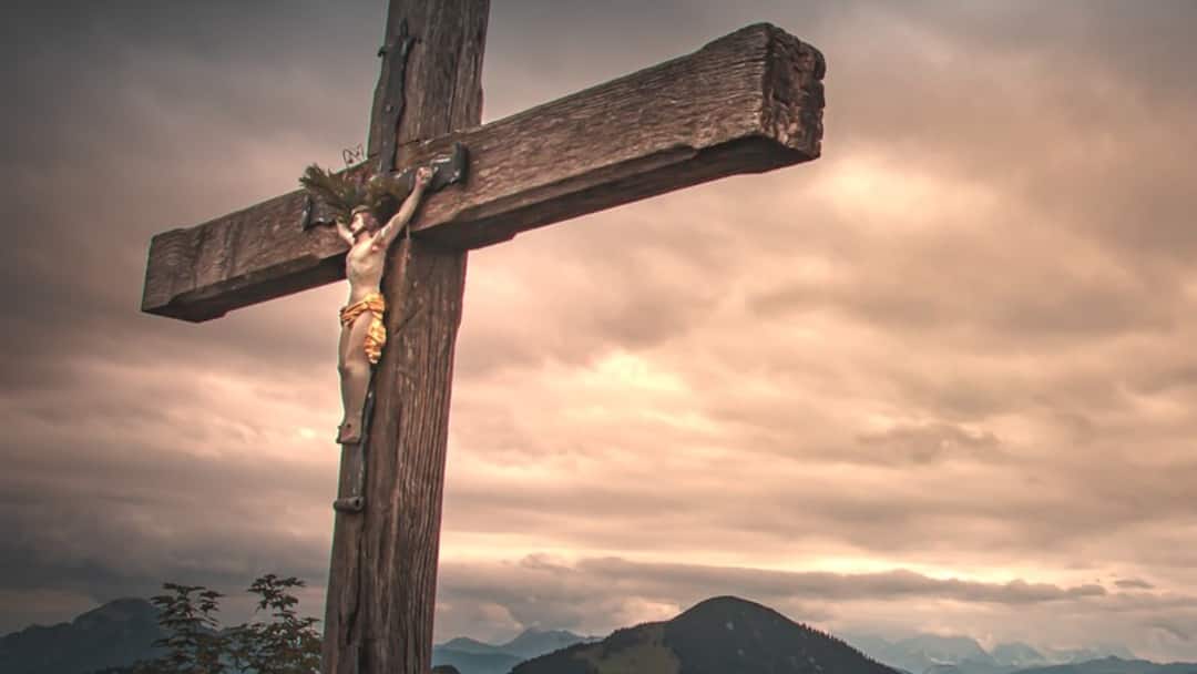 मजाक उड़ाने के लिए शुरू की गई थी सूली पर चढ़ाने की सजा? जानिए कितना पुराना है इतिहास Was the punishment of crucifixion started to make fun Know how old the history is मजाक उड़ाने के लिए शुरू की गई थी सूली पर चढ़ाने की सजा? जानिए कितना पुराना है इतिहास