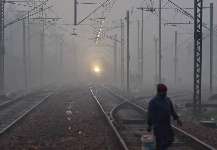 नाना- वैसे तो रिश्तेदारी में नाना होते हैं, लेकिन आपको बता दें कि एक रेलवे स्टेशन का नाम भी नाना है. ये रेलवे स्टेशन राजस्थान के सिरोही पिंडवारा नामक जगह पर है.