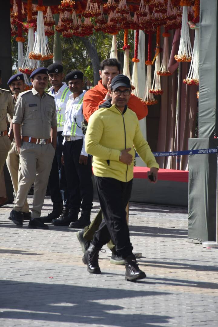 अनंत अंबानी और राधिका मर्चेंट के प्री वेडिंग बैश का हिस्सा बनने के बाद आमिर खान भी मुंबई के लिए रवाना होते हुए नजर आए.