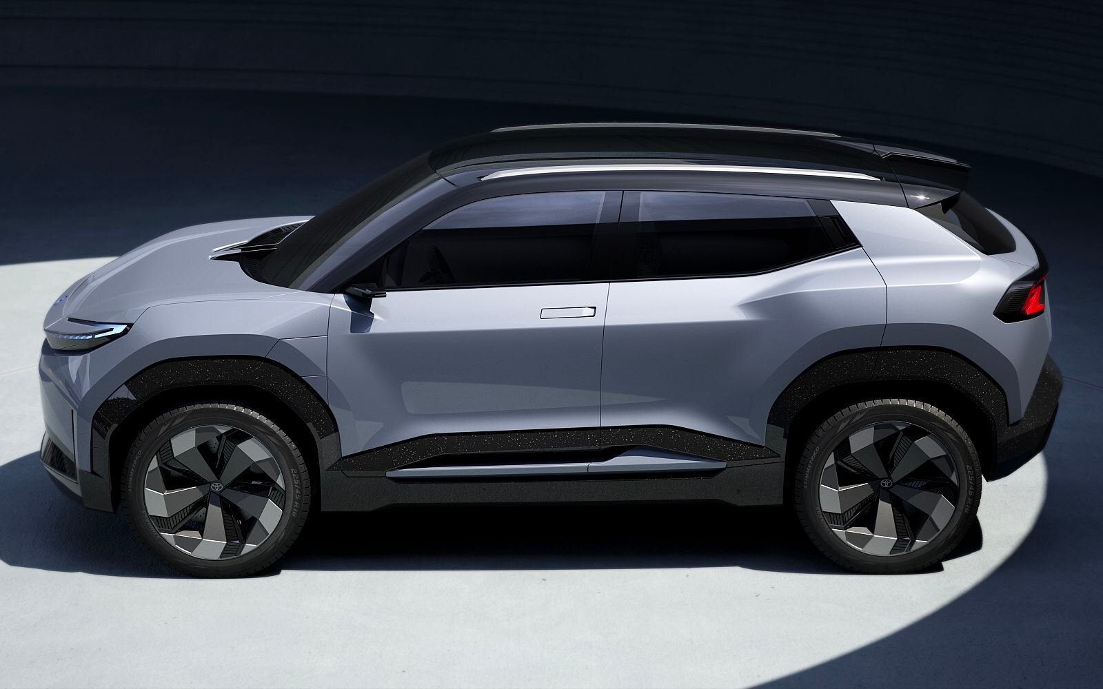 Toyota Urban EV: टोयोटा कर रही है अपनी पहली इलेक्ट्रिक एसयूवी लाने की तैयारी, जानिए कब होगी लॉन्च 