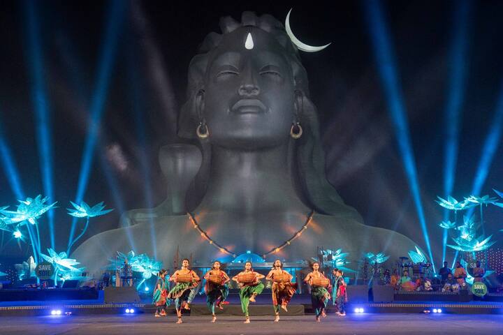 சத்குரு முன்னிலையில் நடைபெறும் இவ்விழாவில் சக்திவாய்ந்த தியானங்கள், மந்திர உச்சாடனைகள், லிங்க பைரவி தேவியின் மஹா யாத்திரை, ஆதியோகி திவ்ய தரிசனம் உட்பட பல்வேறு அம்சங்கள் இடம்பெற உள்ளன.