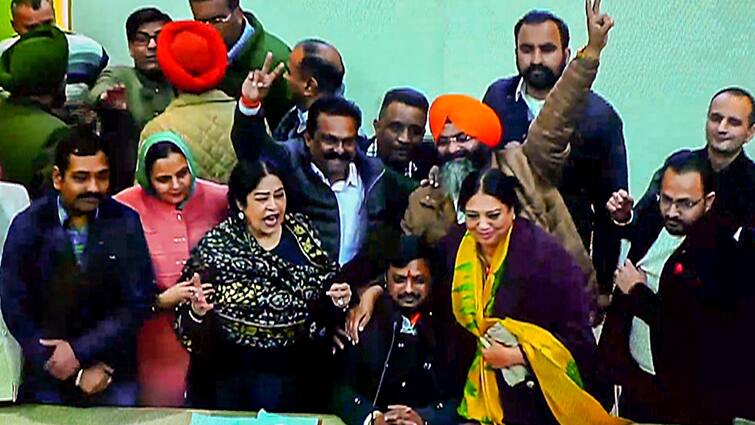 Chandigarh Deputy Mayor Election BJP Won And Aam Aadmi Party And Congress Alliance Candidate Lose Chandigarh Deputy Mayor Election: चंडीगढ़ डिप्टी मेयर चुनाव में भी BJP की बल्ले-बल्ले, AAP-कांग्रेस के उम्मीदवार को मिली हार