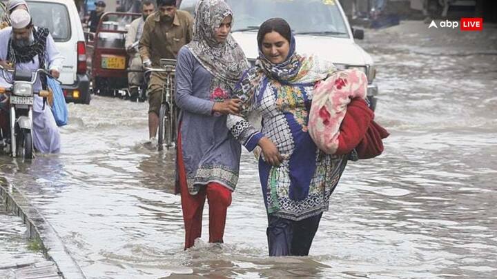 पिछले 48 घंटों में खैबर पख्तूनख्वा प्रांत के बाजौर, स्वात, निचले दीर, मलकंद, खैबर, पेशावर, उत्तर, दक्षिण वजीरिस्तान और लक्की मारवात सहित दस जिलों में हुई मूसलाधार बारिश में 37 लोग घायल हुए हैं.