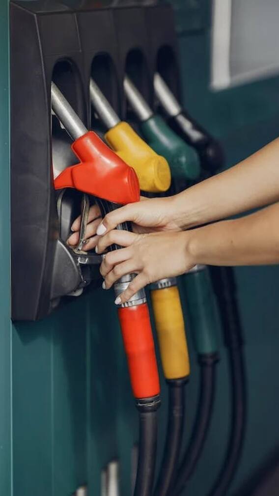 ਚੋਣਾਂ ਤੋਂ ਪਹਿਲਾਂ ਜਨਤਾ ਨੂੰ ਮਿਲੀ ਰਾਹਤ, ਘਟੀਆਂ ਪੈਟਰੋਲ-ਡੀਜ਼ਲ ਦੀਆਂ ਕੀਮਤਾਂ, ਜਾਣੋ ਭਾਅ