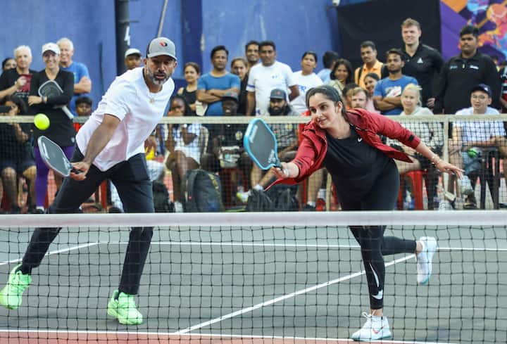 আরও একটি নজির গড়েছেন বোপন্না। ৪৩ বছর পেরিয়ে ডাবলসে বিশ্বের এক নম্বর প্লেয়ার হয়েছেন তিনি।