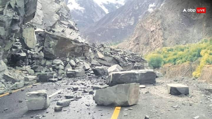 उत्तरी गिलगित बाल्टिस्तान क्षेत्र के प्रवक्ता फैजुल्लाह फराक के अनुसार, काराकोरम राजमार्ग जो पाकिस्तान को चीन से जोड़ता है, बारिश के कारण हुए भूस्खलन से बाधित है.