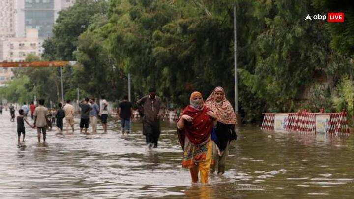 दक्षिण-पश्चिमी बलूचिस्तान प्रांत में बाढ़ के कारण तटीय शहर ग्वादर में पानी भर जाने से कम से कम पांच लोगों की मौत हो गई, फंसे हुए लोगों को निकालने के लिए नावों का इस्तेमाल करना पड़ा.