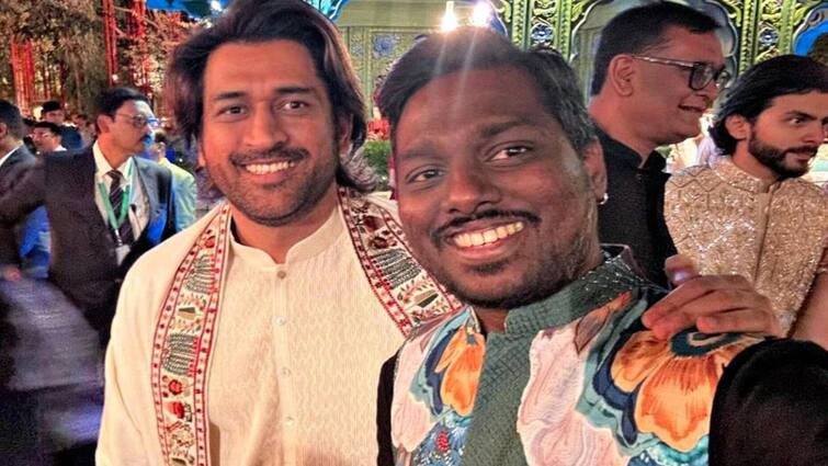 MS Dhoni greets Atlee at Anant Ambani's pre-wedding function Watch Video: அம்பானி வீட்டு திருமணம்.. அட்லீயை வாழ்த்திய எம்.எஸ்.தோனி.. வைரல் வீடியோ!