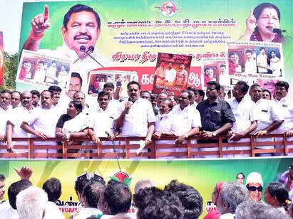 Karur Head Post Office AIADMK protest வருங்கால தலைமுறையை காப்பாற்றுவது அதிமுகவின் கடமை - முன்னாள் அமைச்சர் எம். ஆர். விஜயபாஸ்கர்