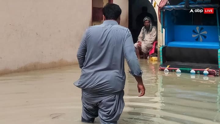 राष्ट्रीय आपदा प्रबंधन प्राधिकरण ने कहा कि पाकिस्तान के कब्जे वाले कश्मीर में भी काफी नुकसान हुआ है. यहां बर्फबारी से पांच लोगों की मौत हुई है. इसके अलावा बर्फ से कई रास्ते बंद हैं.