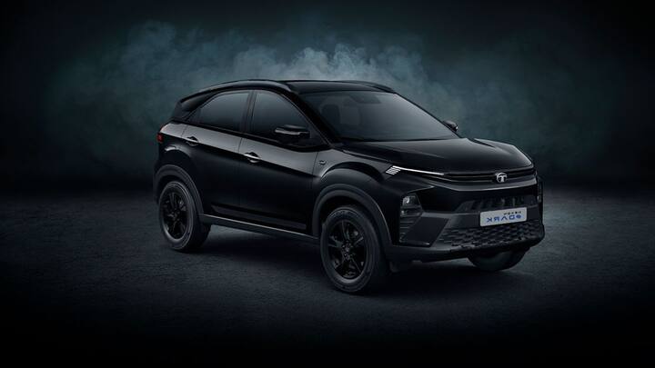Nexon EV Dark-এ আরও বড় ব্যাটারি প্যাক রয়েছে যার রেঞ্জ আরও বেশি। স্ট্যান্ডার্ড অপশনটি থেকে এর দাম ১০০০০ টাকা বেশি। স্ট্যান্ডার্ড ICE নেক্সনের চেয়ে ICE nexon dark দাম ৩৫০০০ টাকা বেশি।